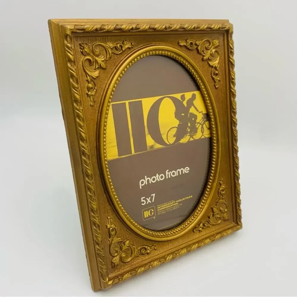 1973 Intercraft Intricate Picture Frame